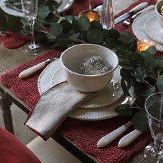 Red Edge Linen Napkin (set of 4) Image