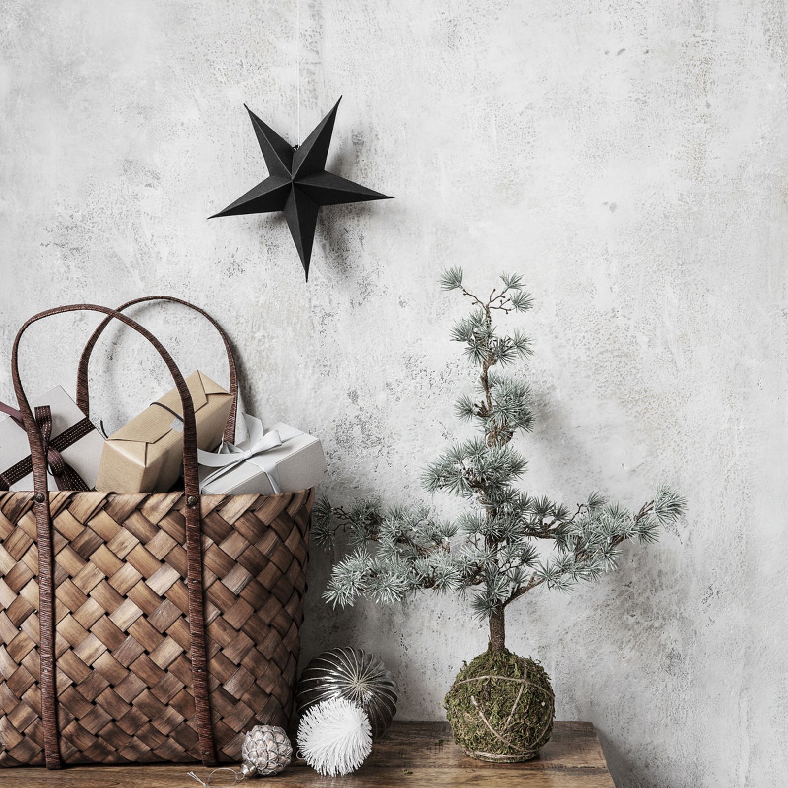 Star Decoration in Black Medium Image