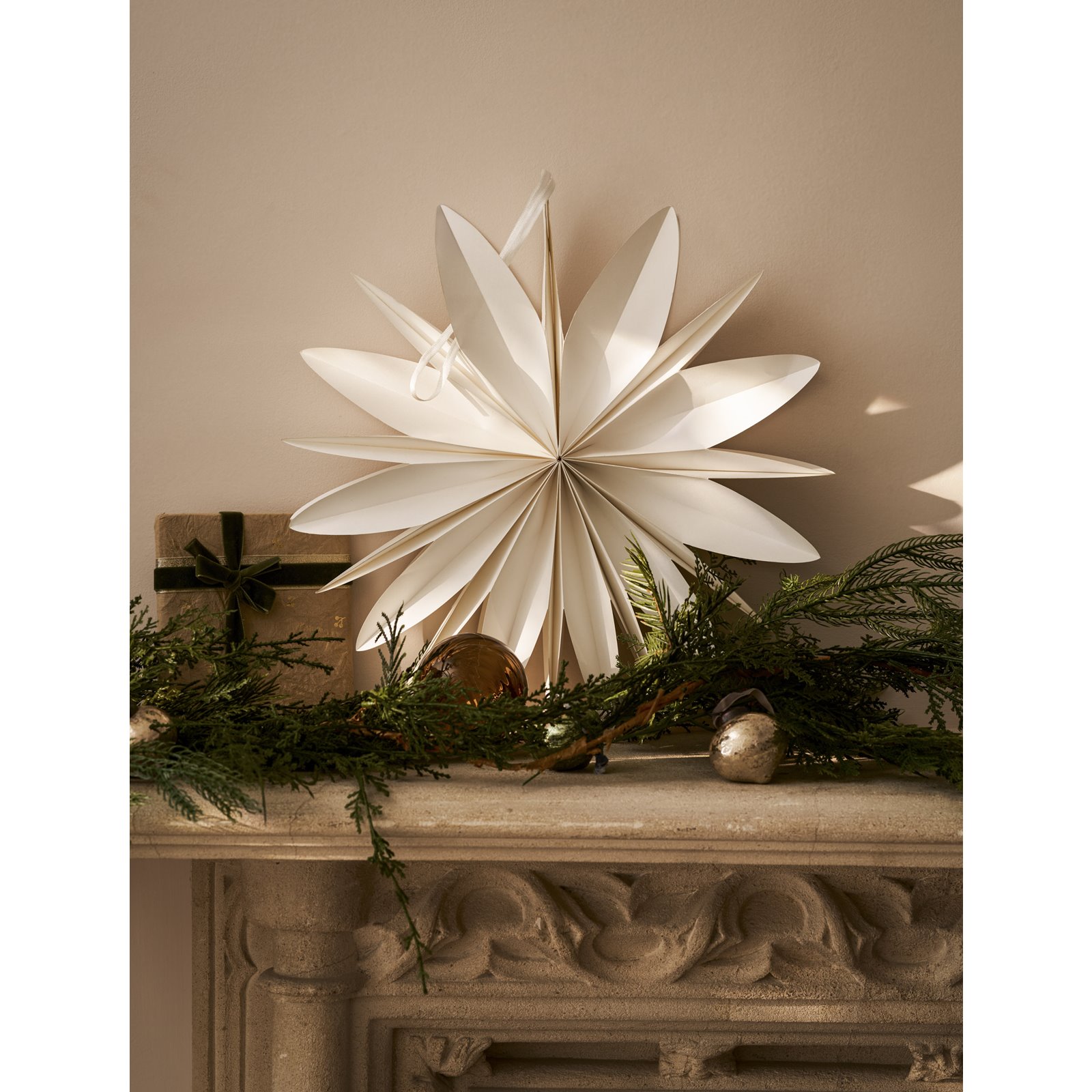White Curved Edge Star Decoration  Image
