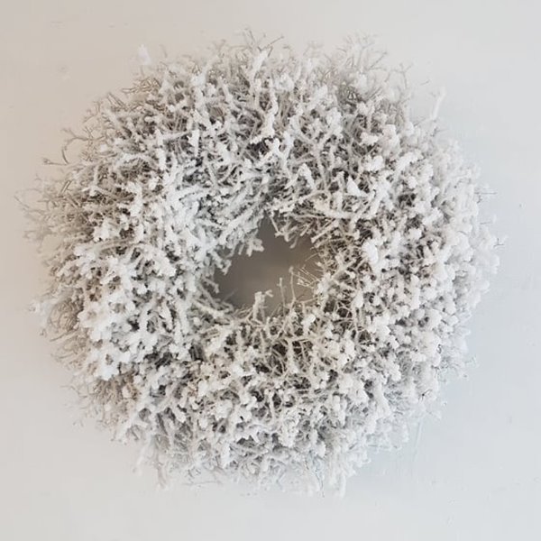 White Snow Wreath